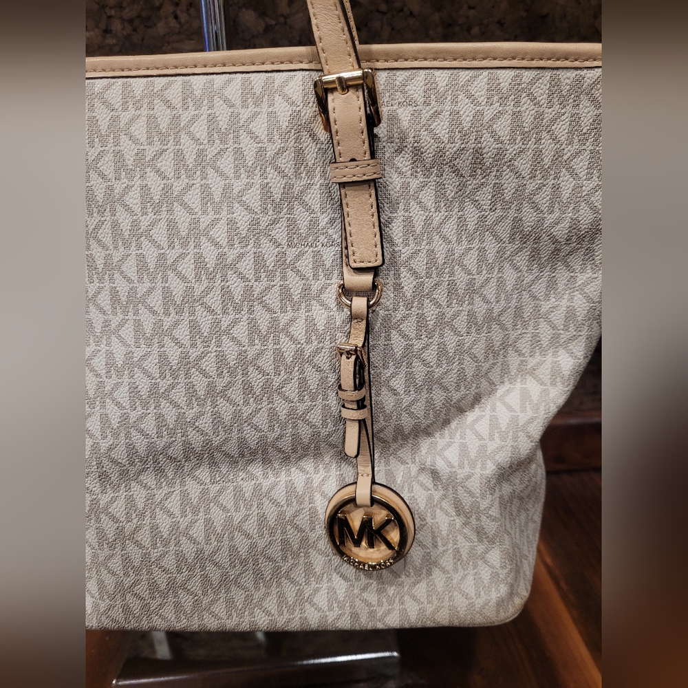 Michael Kors tote purse MK bag- damaged handle - Picture 7 of 12